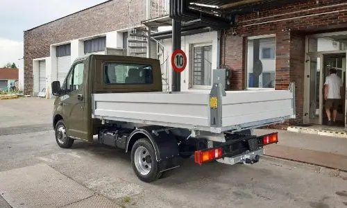 TROJSTRANNÝ SKLÁPAČ 4x2 • Gaz (Gazelle)