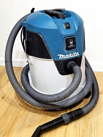 Vysávač Makita 30 l, 1000 W