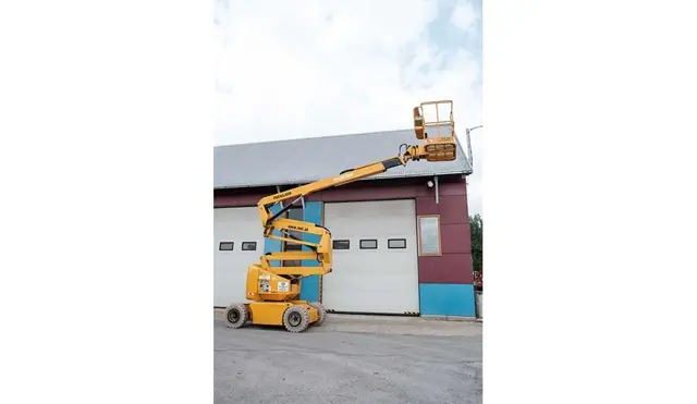 Elektrická teleskopická kĺbová plošina Manitou – 15 m