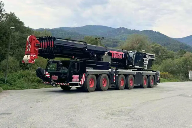 Žeriav do 300 T – Liebherr LTM 1300 - 6.3
