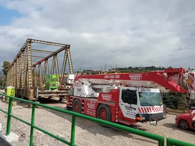Žeriav do 40 T – Liebherr LTM 1040 – 2.1