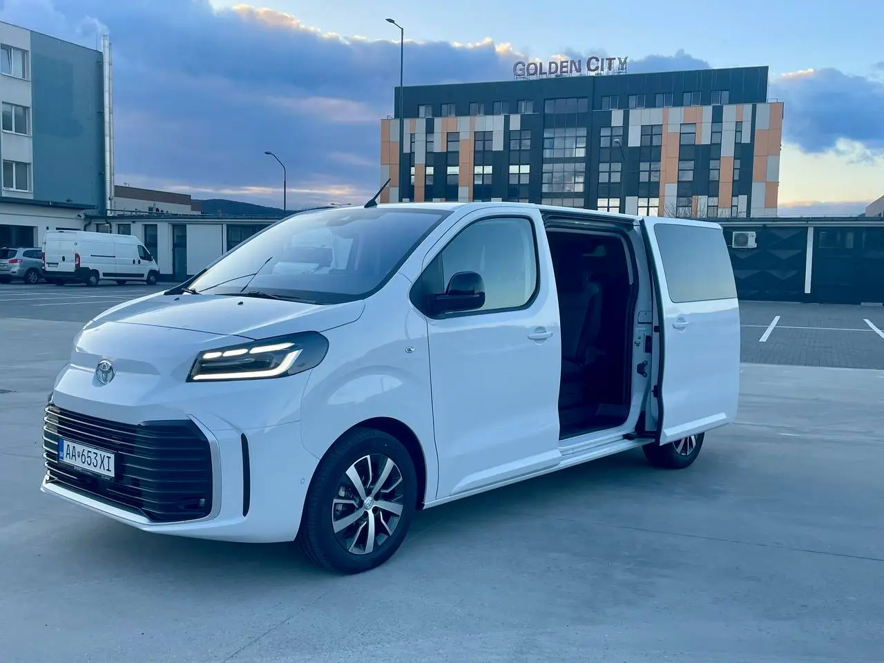 Toyota Proace PROACE 2.0D AT Family 8 miest
