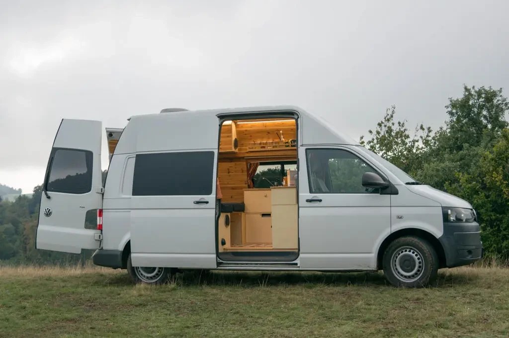 Obytná dodávka VW T5 – Dromedár